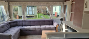 Lovely 3-Bed Caravan in Foel Welshpool